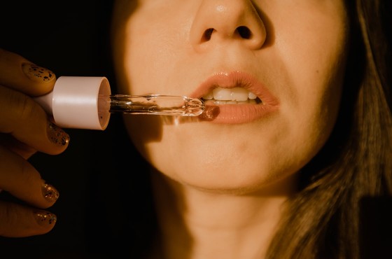 Bouton de fièvre : les meilleures huiles essentielles et leur utilisation efficace