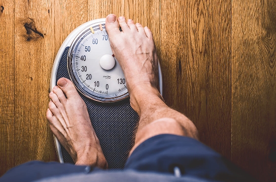 Comment perdre du poids après les fêtes : 4 conseils à suivre