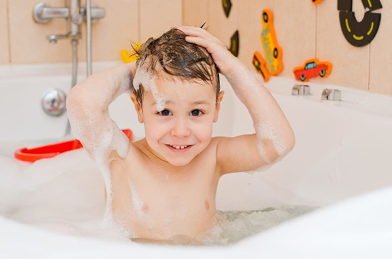 Welches Schaumbad, Shampoo oder Duschgel sollten Sie für Ihr Kind wählen?