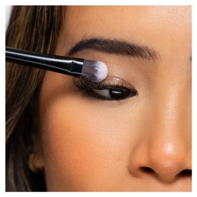 Brushworks Flat Eye Brush N°18