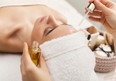 Aloe vera, huile d’argan, huile d’amande douce… Quels sont les meilleurs hydratants naturels pour le visage ?