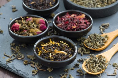 Ayurvedische Aufgüsse, Tees und Kräutertees: ein Leitfaden zum Wohlbefinden