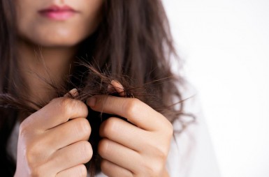 Cheveux secs : comment leur redonner tout leur éclat ?