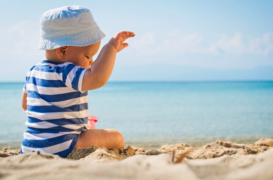 Comment bien choisir la crème solaire de votre bébé ?