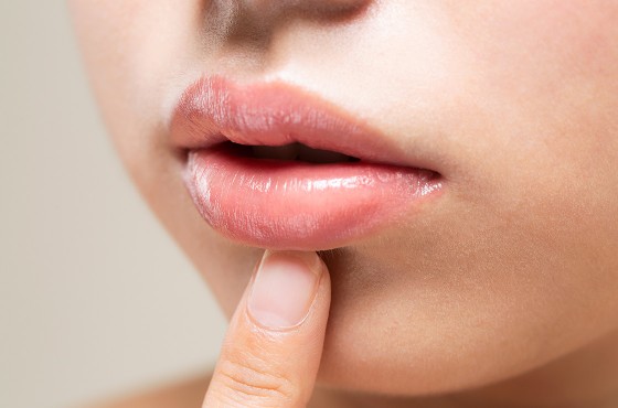 Comment repulper les lèvres : soins, astuces et produits pour un volume naturel