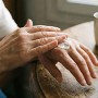 Crème anti tache main : solutions efficaces pour des mains sans taches
