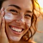 Crème solaire anti-tache : protection optimale et prévention des taches brunes