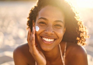 Crème solaire peau grasse : les meilleures solutions pour une protection mate et efficace