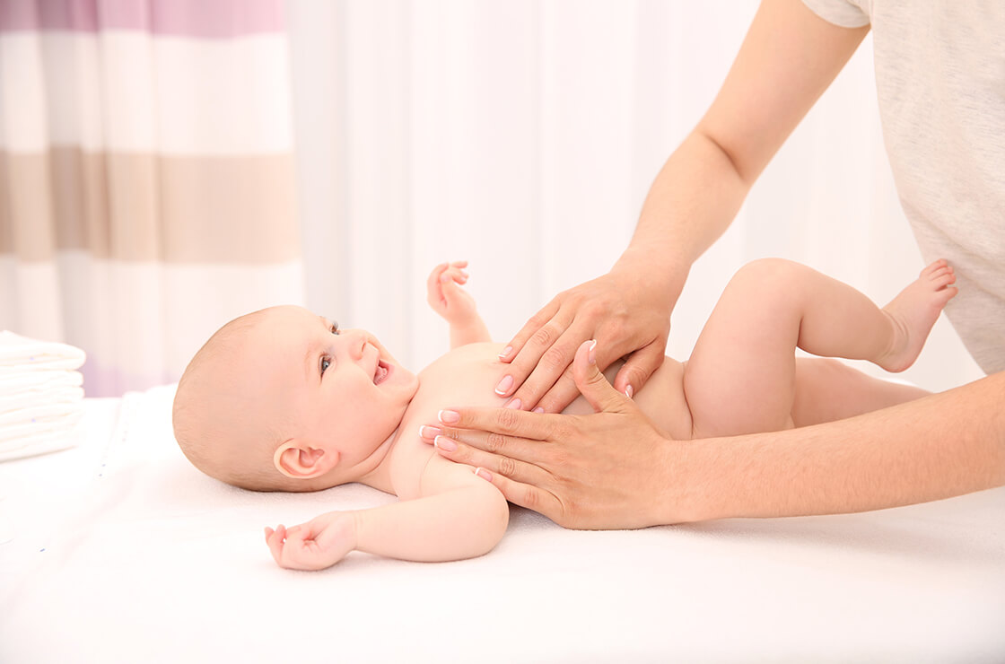 Les bienfaits du massage pour bébé