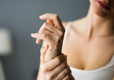 Huiles essentielles et arthrose : guide complet pour soulager naturellement vos douleurs articulaires