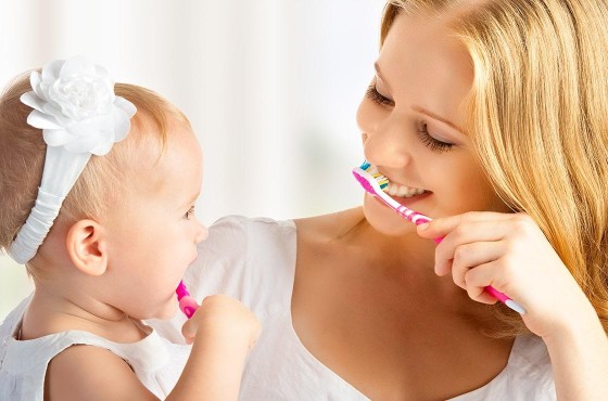 Brushing your teeth, an essential act of hygiene