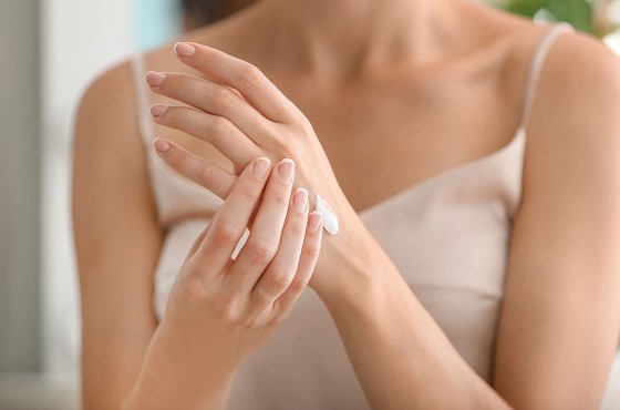 Les maux de l’hiver : comment soigner des mains gercées ?