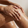 Les secrets pour exfolier la peau efficacement et révéler une peau lumineuse