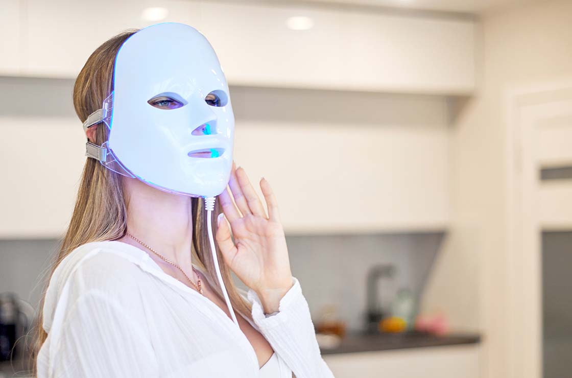 Masque LED visage : guide, bienfaits et choix | Cocooncenter®