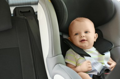 Partir en voyage avec bébé : nos conseils pour être sûr d’emporter l’essentiel