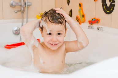 ¿Qué baño de burbujas, champú o gel de ducha elegir para tu niño?