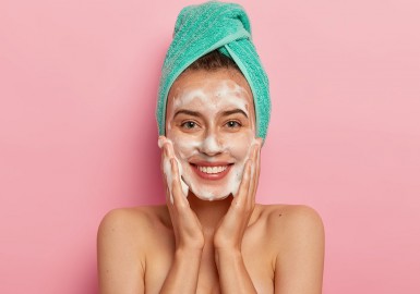 Routine peau grasse : les meilleurs soins et conseils pour un teint équilibré