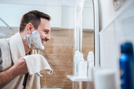 Routine visage homme : le guide complet pour une peau parfaite en 2025