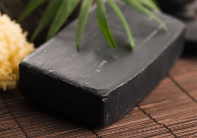 Savon noir : six utilisations à connaître pour vous et votre maison