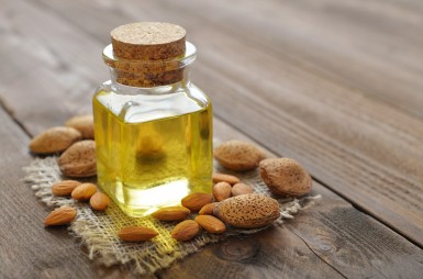 Sweet almond oil: 13 ways to use it