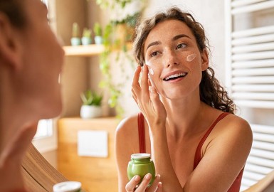 Visage peau sèche : comprendre les causes et découvrir les solutions efficaces