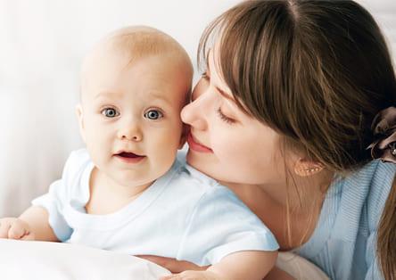 Prendre soin de la peau de bébé - Conseils mamans et bébés