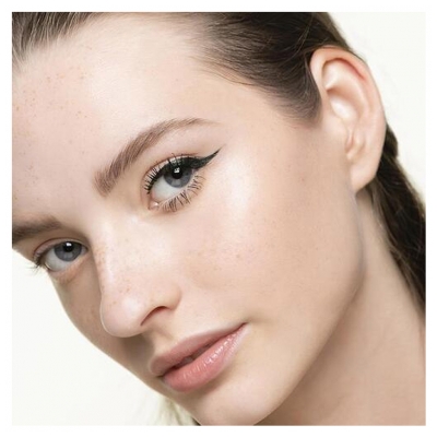 Korres Minerali Vulcanici Eyeliner a Lunga Tenuta 1,2 g - Colore: 05: Verde oliva