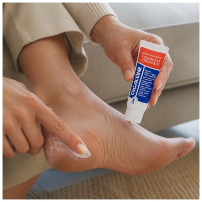 Akileïne Cicaleïne Plaisas & Dziļas plaisas Roku un pirkstu balzams 30 ml