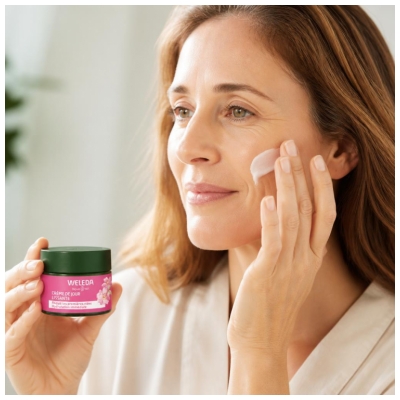 Weleda Crema Giorno Levigante con Rosa Canina e tè Bianco 40 ml