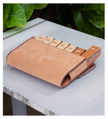 Plic Care Wöchentliche Tablettenbox Slim - Farbe: Velours und Kroko-Optik Rosa