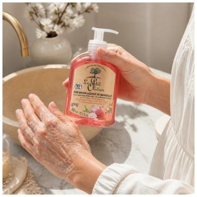 Le Petit Olivier Pure Liquid Marseille Soap Peach Blossom 300 ml