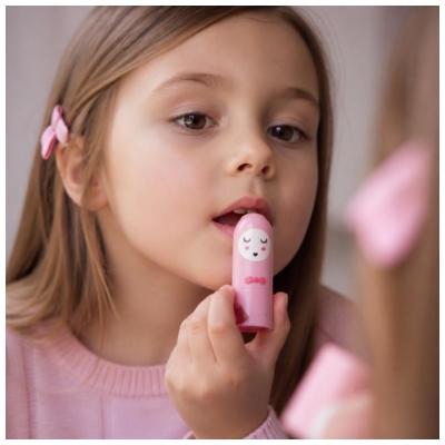 Inuwet Mini Darilni Set Balzam za ustnice 3,5 g + Lak za nohte s Parfumom na osnovi vode 5 ml Jagoda