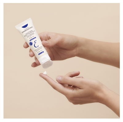 Embryolisse Daudzfunkcionāls Aizsargkrēms SPF20 PA+++ 40 ml