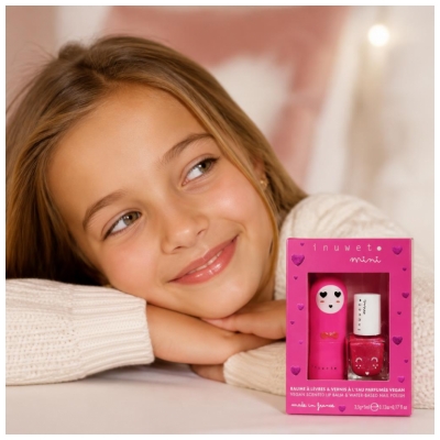 Inuwet Mini Geschenkset Lippenbalsem 3,5 g Kers + Water Geparfumeerde Nagellak 5 ml Aardbei