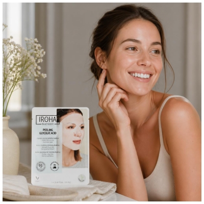 Iroha Nature Kuoriva Kirkastava Naamio 23 ml