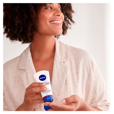 Nivea Crema de Manos Reparadora 3en1 75 ml