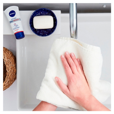 Nivea Repair Handkräm 3-i-1 75 ml