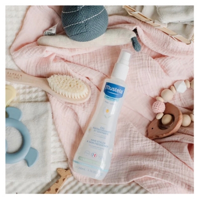 Mustela Uppfriskande och Styling Vatten med Ekologiskt Kamomillvatten 200 ml