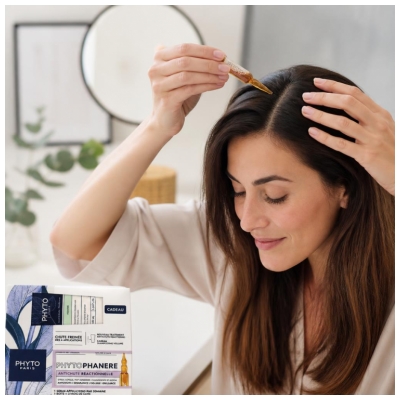 Phyto Phytophanère Traitement Antichute Réactionnelle 12 x 5 ml + Volume Shampoing Volumateur 100 ml lahjaksi