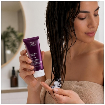 Odżywka nawilżająca i przeciw porowatości Wella Ultimate Color 75 ml