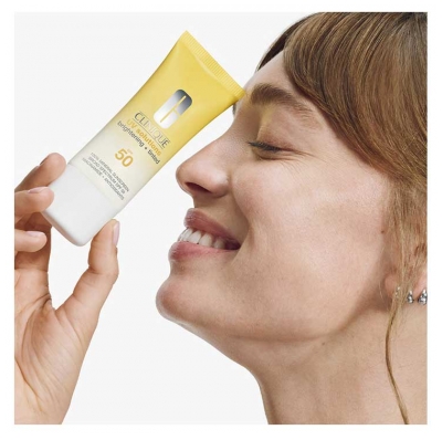 Clinique UV Solutions Illuminateur Teinté SPF50 40 ml