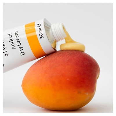Dr. Hauschka Aprikoosipäivävoide 30 ml