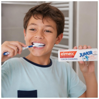 Elmex Junior Pretkariesa Professional Krāsu Mainošā zobu pasta 75 ml