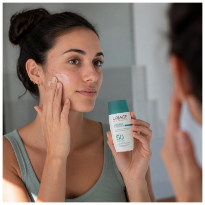 Uriage Hyséac 3-Regul + visapusiška priežiūros priemonė nuo odos netobulumų SPF50+ 50 ml