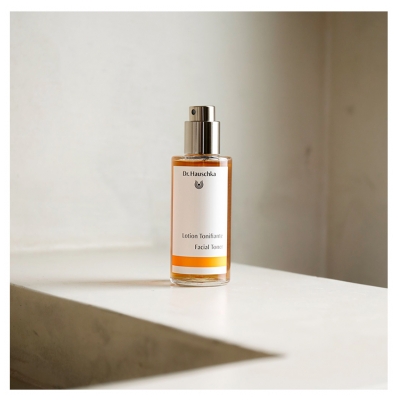 Dr. Hauschka Virkistävä kasvovesi 100 ml