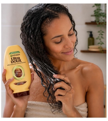 Garnier Ultra Doux Giliai Maitinanti Glotninamoji Priemonė Garbanotiems ir Sausiems Plaukams 360 ml