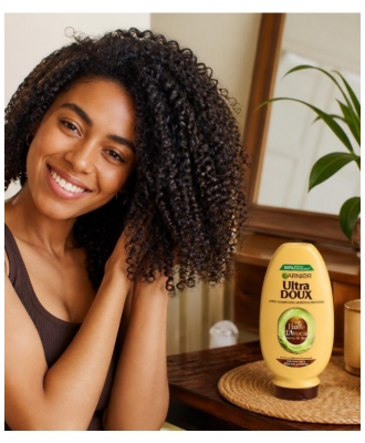 Garnier Ultra Doux Giliai Maitinanti Glotninamoji Priemonė Garbanotiems ir Sausiems Plaukams 360 ml